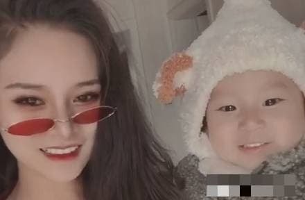 người mẹ trẻ xinh đẹp, người mẹ nổi tiếng, người mẹ chụp ảnh nổi tiếng