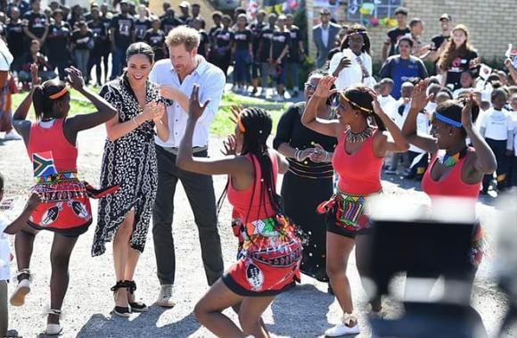 Meghan,  Harry, Sự thật đằng sau bức màn về nổi đau của Meghan khi phải chịu khi hẹn hò với Harry, Meghan đã tuyên bố bị ép đính hôn ở Nam phi và bị các trợ lý hoàng gia “gắn mác” tham vọng khi hẹn hò