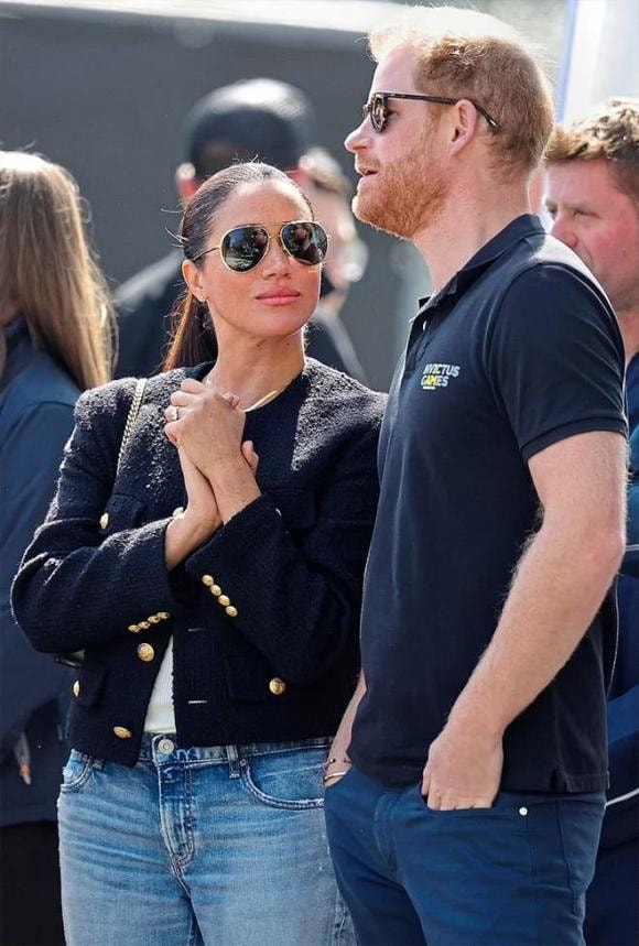 Meghan,  Harry, Sự thật đằng sau bức màn về nổi đau của Meghan khi phải chịu khi hẹn hò với Harry, Meghan đã tuyên bố bị ép đính hôn ở Nam phi và bị các trợ lý hoàng gia “gắn mác” tham vọng khi hẹn hò