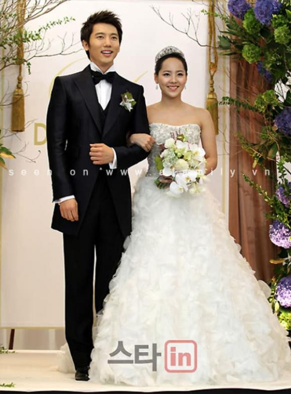 Ngắm nhìn 11 chiếc váy cưới biểu tượng cho những mĩ nhân nổi tiếng Hàn Quốc, Son Ye Jin, Park Shin Hye,  Min Hyo Rin, Kim So Yeon, Kim Tae Hee, Lee Hyo Ri, Lee Min Jung, Lee Bo Young, Jun Ji Hyun, Eug