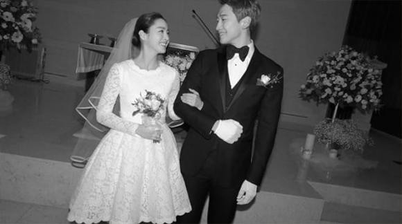 Ngắm nhìn 11 chiếc váy cưới biểu tượng cho những mĩ nhân nổi tiếng Hàn Quốc, Son Ye Jin, Park Shin Hye,  Min Hyo Rin, Kim So Yeon, Kim Tae Hee, Lee Hyo Ri, Lee Min Jung, Lee Bo Young, Jun Ji Hyun, Eug