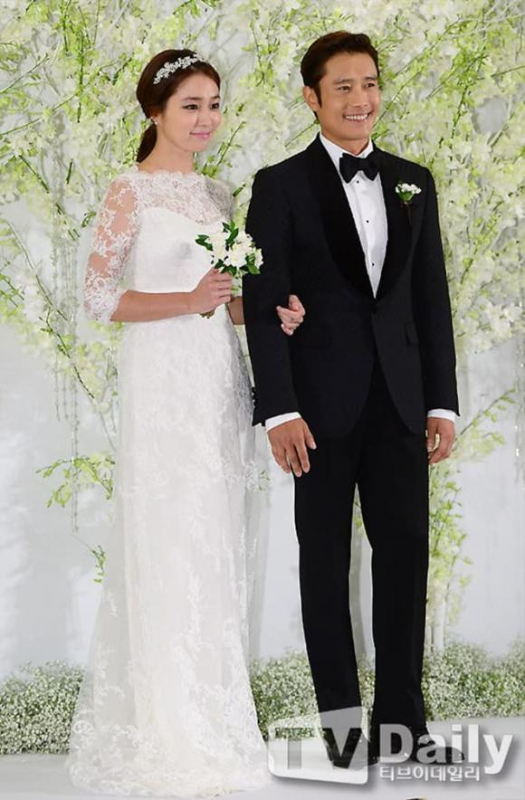 Ảnh cưới chưa công bố của Park Shin Hye và Choi Tae Joon