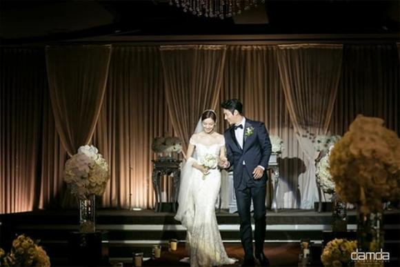 Ngắm nhìn 11 chiếc váy cưới biểu tượng cho những mĩ nhân nổi tiếng Hàn Quốc, Son Ye Jin, Park Shin Hye,  Min Hyo Rin, Kim So Yeon, Kim Tae Hee, Lee Hyo Ri, Lee Min Jung, Lee Bo Young, Jun Ji Hyun, Eug