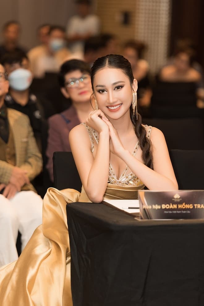 Hoa hậu Đoàn Hồng Trang, Hoa hậu du lịch Việt Nam, Hoa hậu Việt Nam toàn cầu