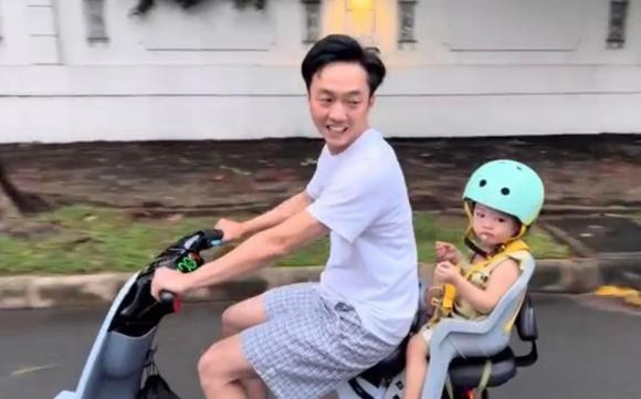 doanh nhân cường đô la,nữ ca sĩ đàm thu trang,sao Việt