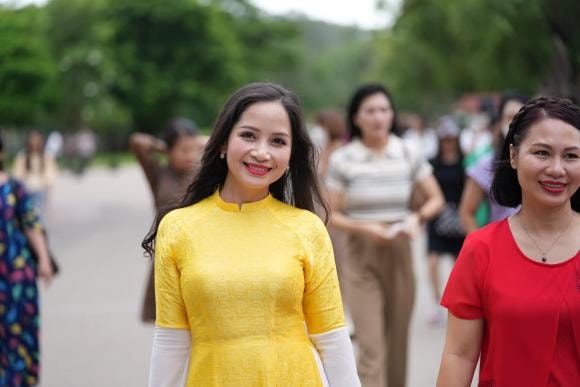 Diệu Thảo, em gái Diệu Thảo, Diệu Thảo phía trước là bầu trời 
