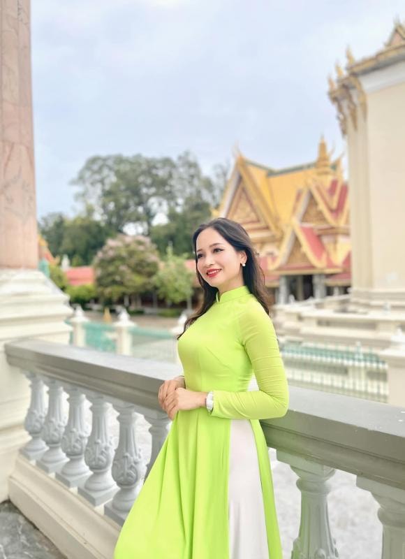 Diệu Thảo, em gái Diệu Thảo, Diệu Thảo phía trước là bầu trời 