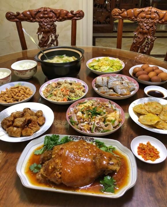 mâm cơm ngon, bố chồng nấu cơm, bố chồng, con dâu