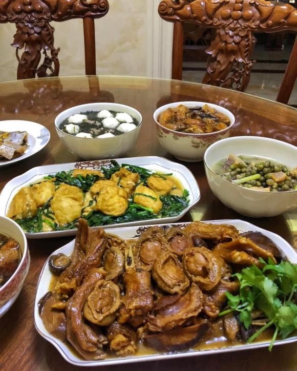 mâm cơm ngon, bố chồng nấu cơm, bố chồng, con dâu