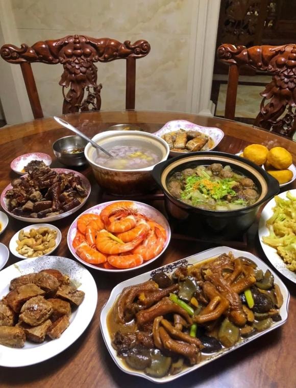 mâm cơm ngon, bố chồng nấu cơm, bố chồng, con dâu