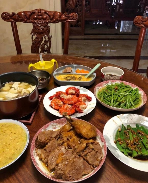 mâm cơm ngon, bố chồng nấu cơm, bố chồng, con dâu