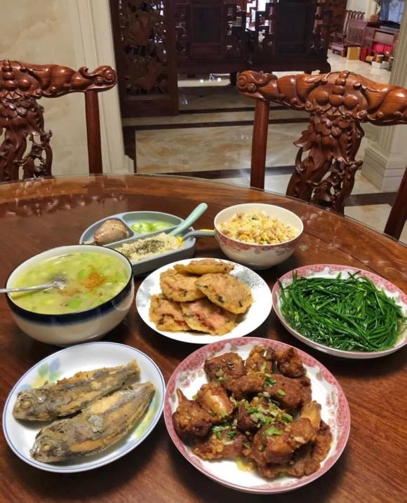 mâm cơm ngon, bố chồng nấu cơm, bố chồng, con dâu