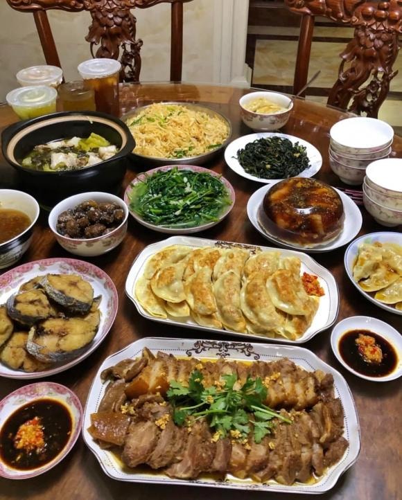mâm cơm ngon, bố chồng nấu cơm, bố chồng, con dâu
