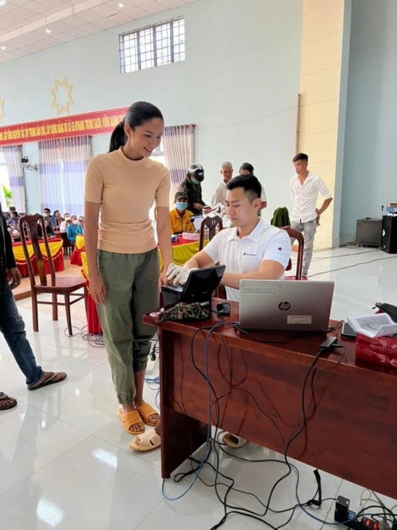 H'Hen Niê, Hoa hậu H'Hen Niê, sao việt