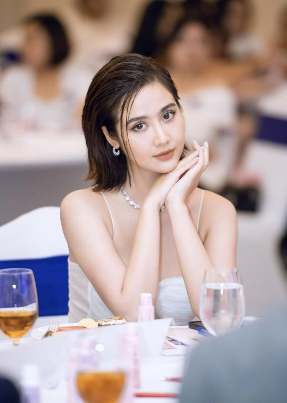 Huyền lizzie,thương ngày nắng về,sao việt