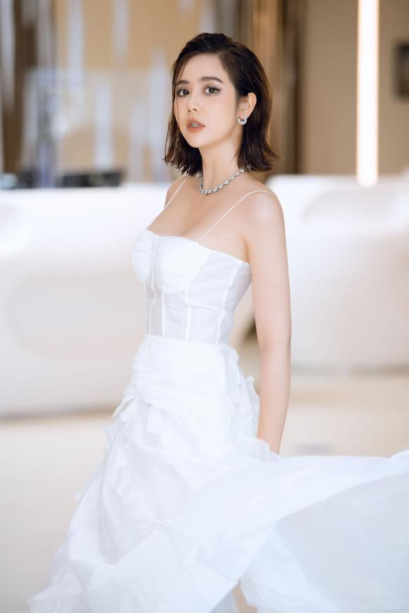 Huyền lizzie,thương ngày nắng về,sao việt