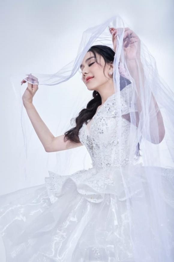 ca sĩ Lâm Khánh Chi, sao Việt