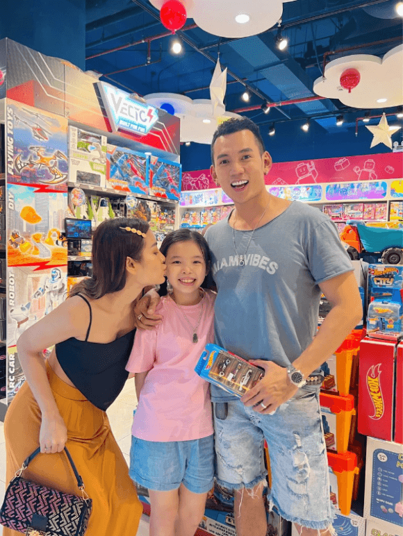 ,diễn viên Phương Trinh Jolie,Diễn viên Phương Trinh,ca sĩ Phương Trinh Jolie,diễn viên Lý Bình,con gái Phương Trinh Jolie,sao Việt