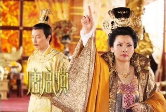hoàng đế, phi tần, phi tần cắm sừng vua, phi tần ngoại tình, hình phạt phi tần ngoại tình