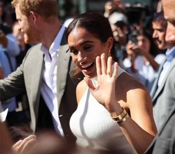1.jpg 0 Meghan, Meghan rạng rỡ tại Dusseldorf sau những chỉ trích, sao Hollywood