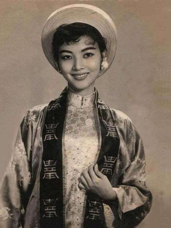 diễn viên Thẩm Thuý Hằng, sao Việt