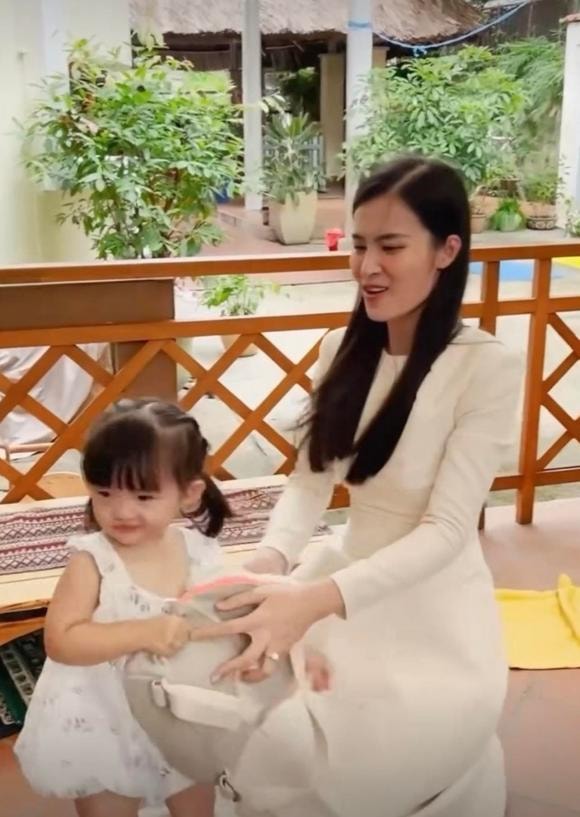 ,nữ ca sĩ Đông Nhi,Ca sĩ Đông Nhi,ca sĩ ông cao thắng,sao Việt,con gái Đông Nhi