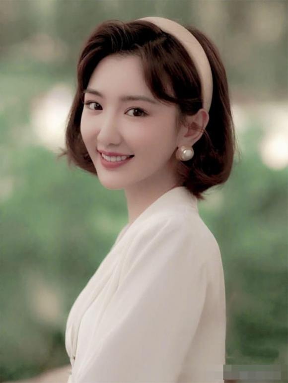 Phụ nữ 50, mốt tóc, kiểu tóc trung niên