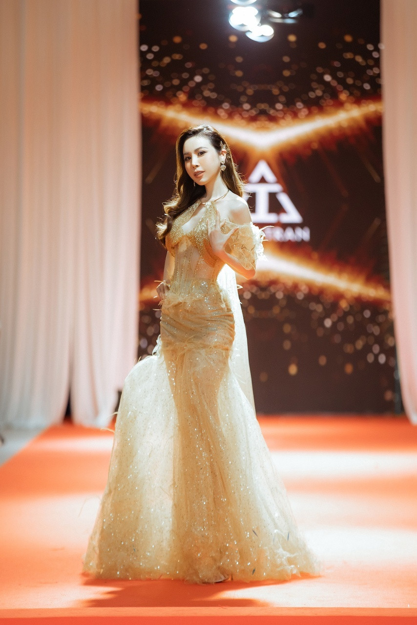 Hoa hậu Hoàng Dung sang Anh diễn Tuần lễ Thời trang London 2023 - ảnh 3