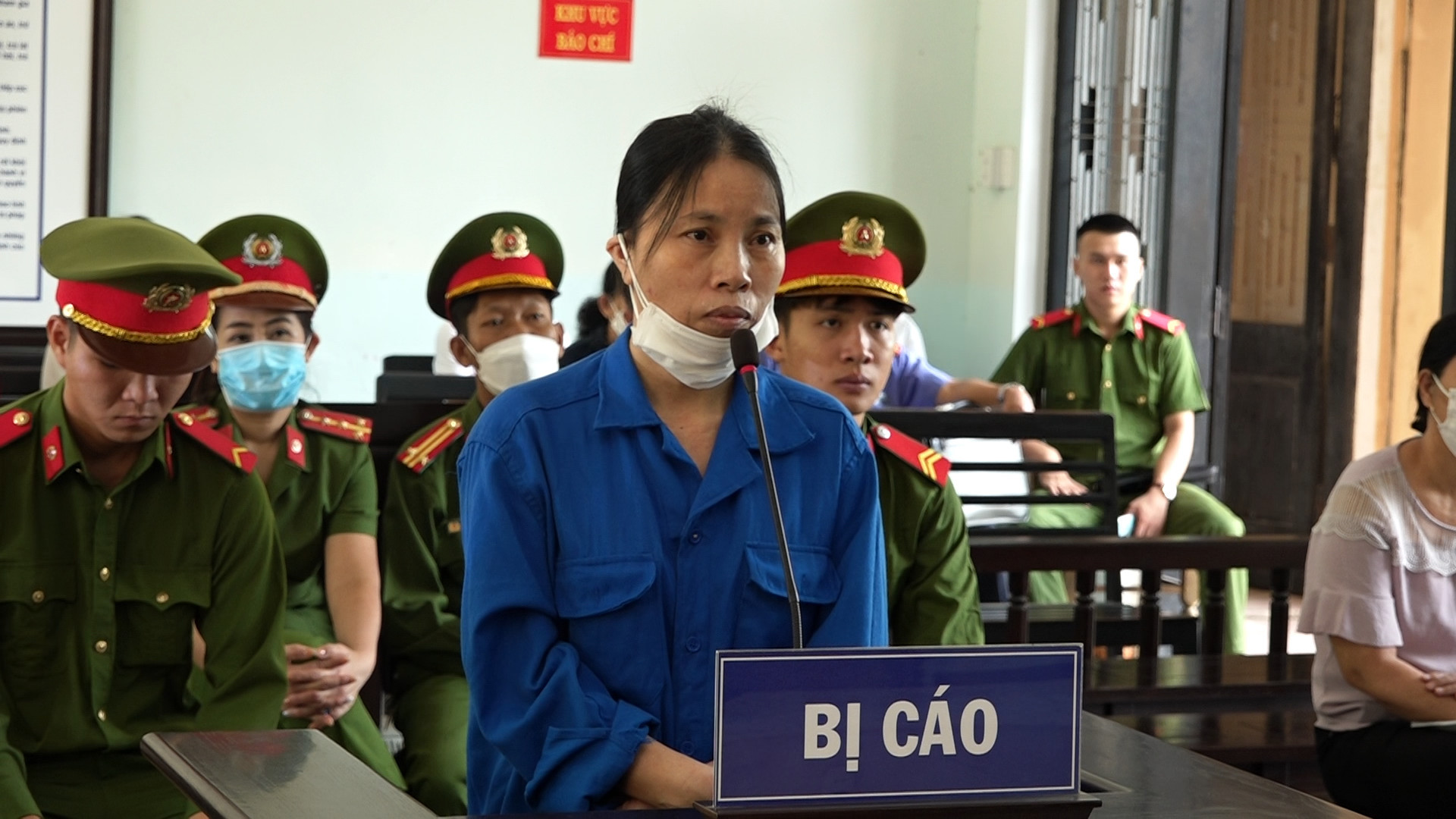 Bị cáo Nguyễn Thị Hồng tại phiên xét xử sơ thẩm