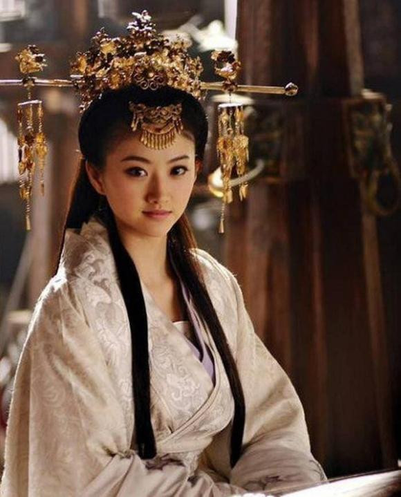 2-dan-ong-thoi-phong-kien-ngoisaovn-w700-h868 3 hầu gái, thời phong kiến, đàn ông thời phong kiến