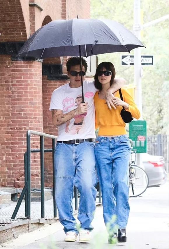Brooklyn Beckham, Nicola Peltz, Brooklyn Beckham thể hiện tình cảm với vợ Nicola giữa cuộc chiến mẹ chồng nàng dâu căng thẳng