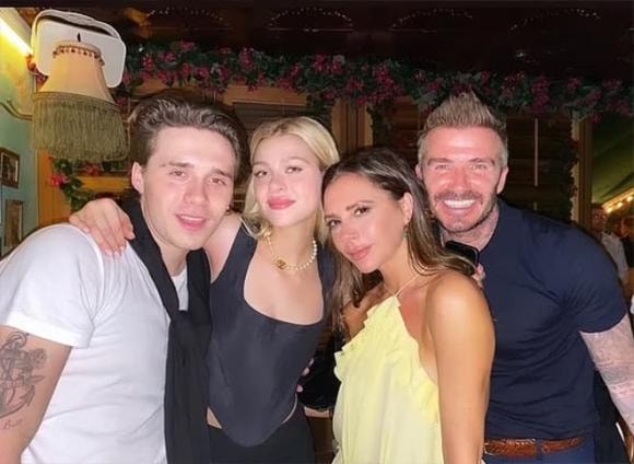 Brooklyn Beckham, Nicola Peltz, Brooklyn Beckham thể hiện tình cảm với vợ Nicola giữa cuộc chiến mẹ chồng nàng dâu căng thẳng