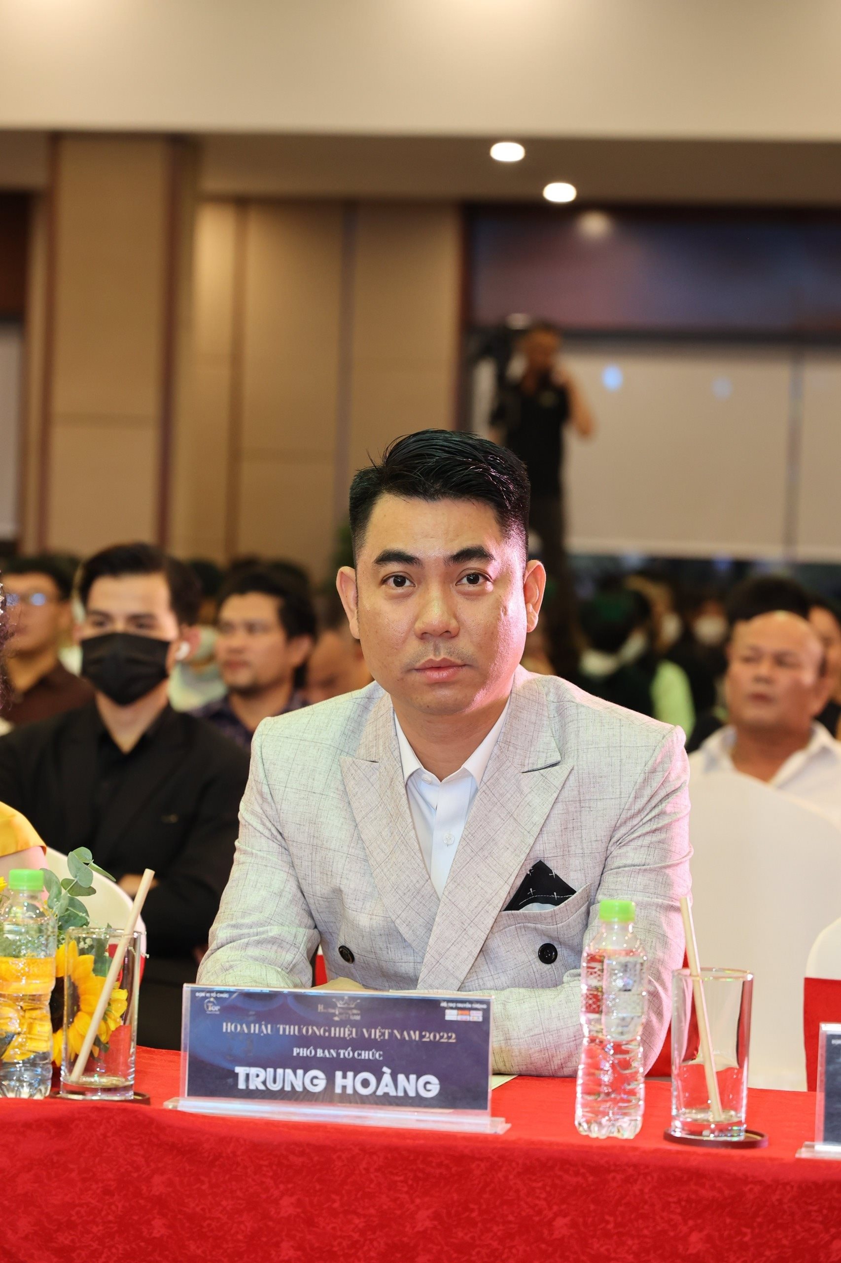 file_20220913_125836_anh-1-ong-trung-hoang-giam-doc-truyen-thong-cua-cuoc-thi-hoa-hau-viet-nam-thoi-dai-2022..jpg