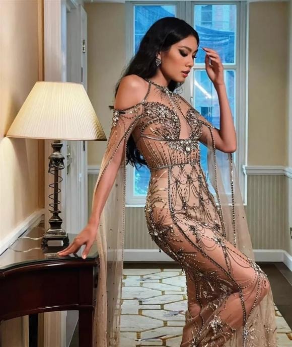 Miss Grand Thailand Engfa Waraha, á hậu Thảo Nhi Lê, sao Việt
