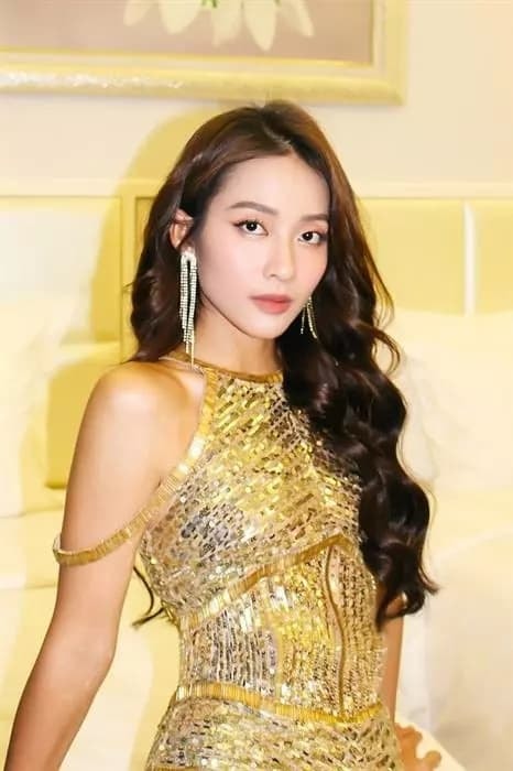 diễn viên Khả Ngân, hoa hậu Thùy Tiên, hoa hậu Nguyễn Thúc Thùy Tiên, sao Việt
