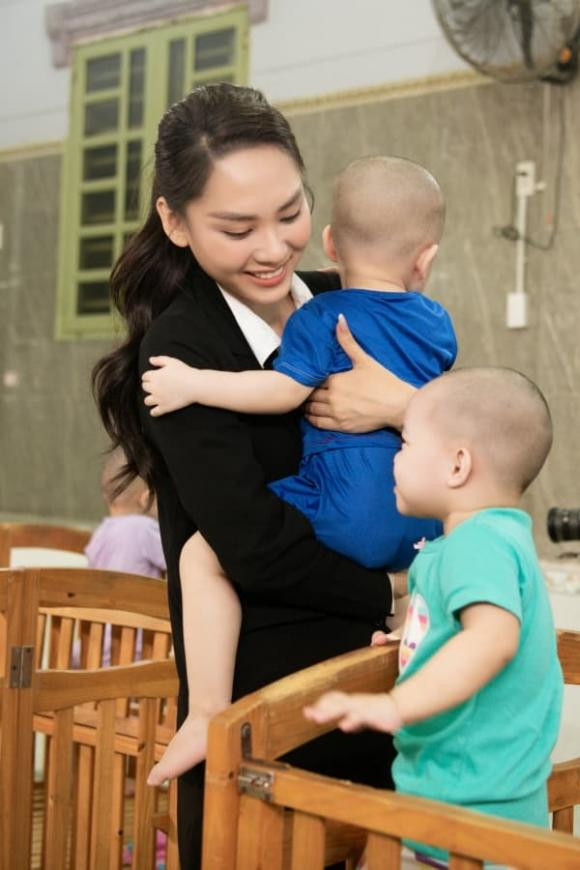 Hoa hậu Huỳnh Nguyễn Mai Phương, sao Việt