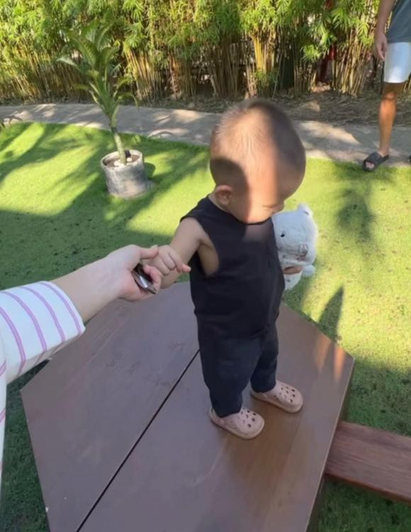 nữ ca sĩ hồ ngọc hà,ca sĩ Hồ Ngọc Hà,diễn viên Kim Lý, cặp sinh đôi của Hà Hồ, sao Việt