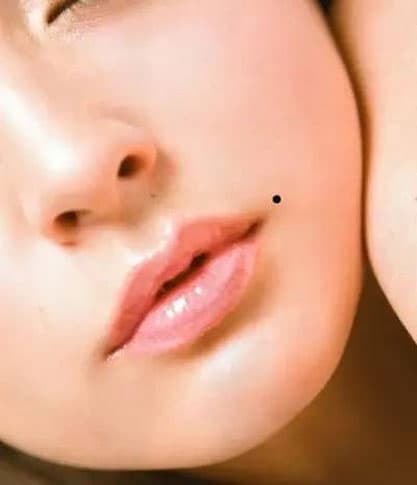 xem bói nốt ruồi, nốt ruồi giàu sang, bói nốt ruồi
