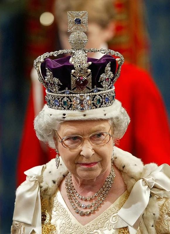 Nữ hoàng Elizabeth II, bộ sưu tập vương miện của Nữ hoàng Elizabeth II