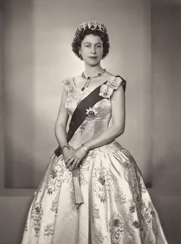 Nữ hoàng Elizabeth II, bộ sưu tập vương miện của Nữ hoàng Elizabeth II