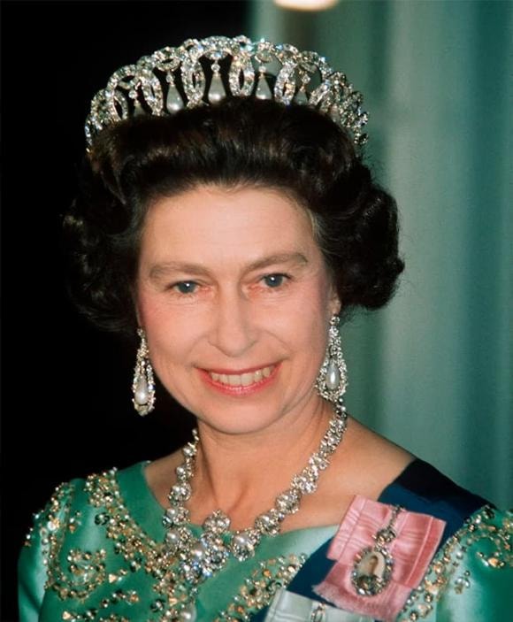 Nữ hoàng Elizabeth II, bộ sưu tập vương miện của Nữ hoàng Elizabeth II