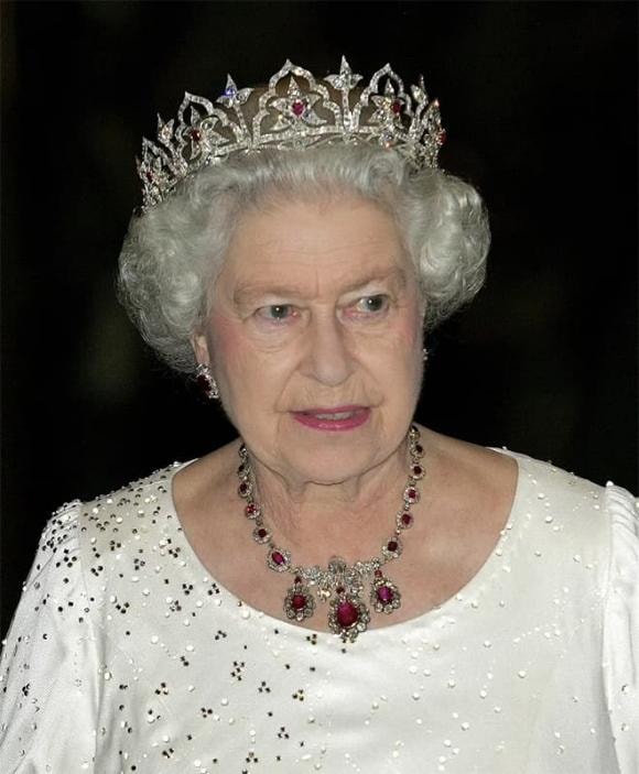 Nữ hoàng Elizabeth II, bộ sưu tập vương miện của Nữ hoàng Elizabeth II