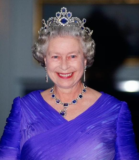 Nữ hoàng Elizabeth II, bộ sưu tập vương miện của Nữ hoàng Elizabeth II