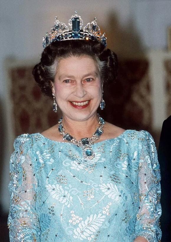 Nữ hoàng Elizabeth II, bộ sưu tập vương miện của Nữ hoàng Elizabeth II