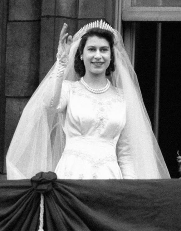 Nữ hoàng Elizabeth II, bộ sưu tập vương miện của Nữ hoàng Elizabeth II