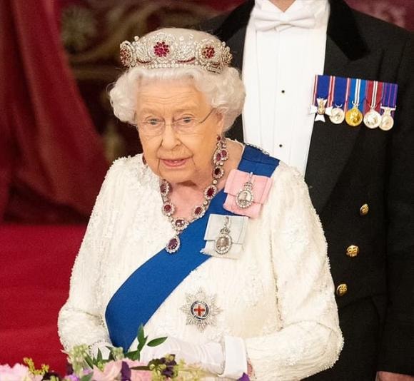 Nữ hoàng Elizabeth II, bộ sưu tập vương miện của Nữ hoàng Elizabeth II
