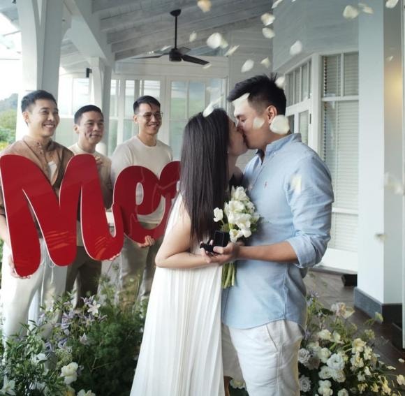 sao Việt, vợ chồng Lam Trường, Jay Quân - Chúng Huyền Thanh, hotgirl Salim