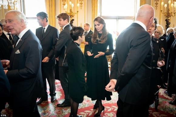 Kate Middleton, Vương phi xứ Wales, Hoàng gia Anh, Nữ hoàng Anh, Nữ hoàng Elizabeth II, Vương hậu Camilla