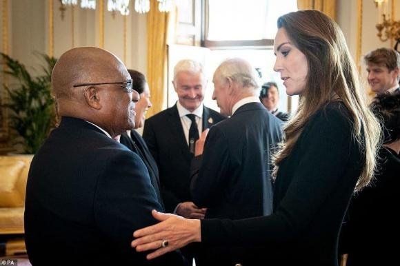Kate Middleton, Vương phi xứ Wales, Hoàng gia Anh, Nữ hoàng Anh, Nữ hoàng Elizabeth II, Vương hậu Camilla