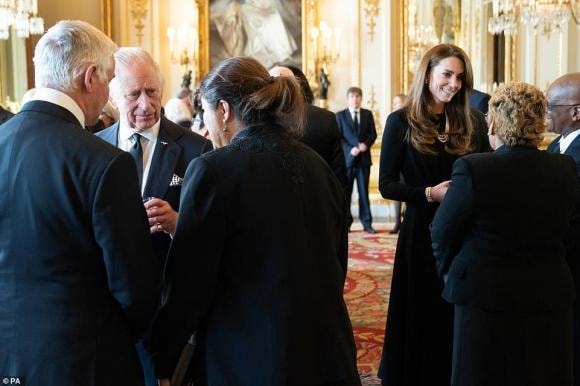Kate Middleton, Vương phi xứ Wales, Hoàng gia Anh, Nữ hoàng Anh, Nữ hoàng Elizabeth II, Vương hậu Camilla